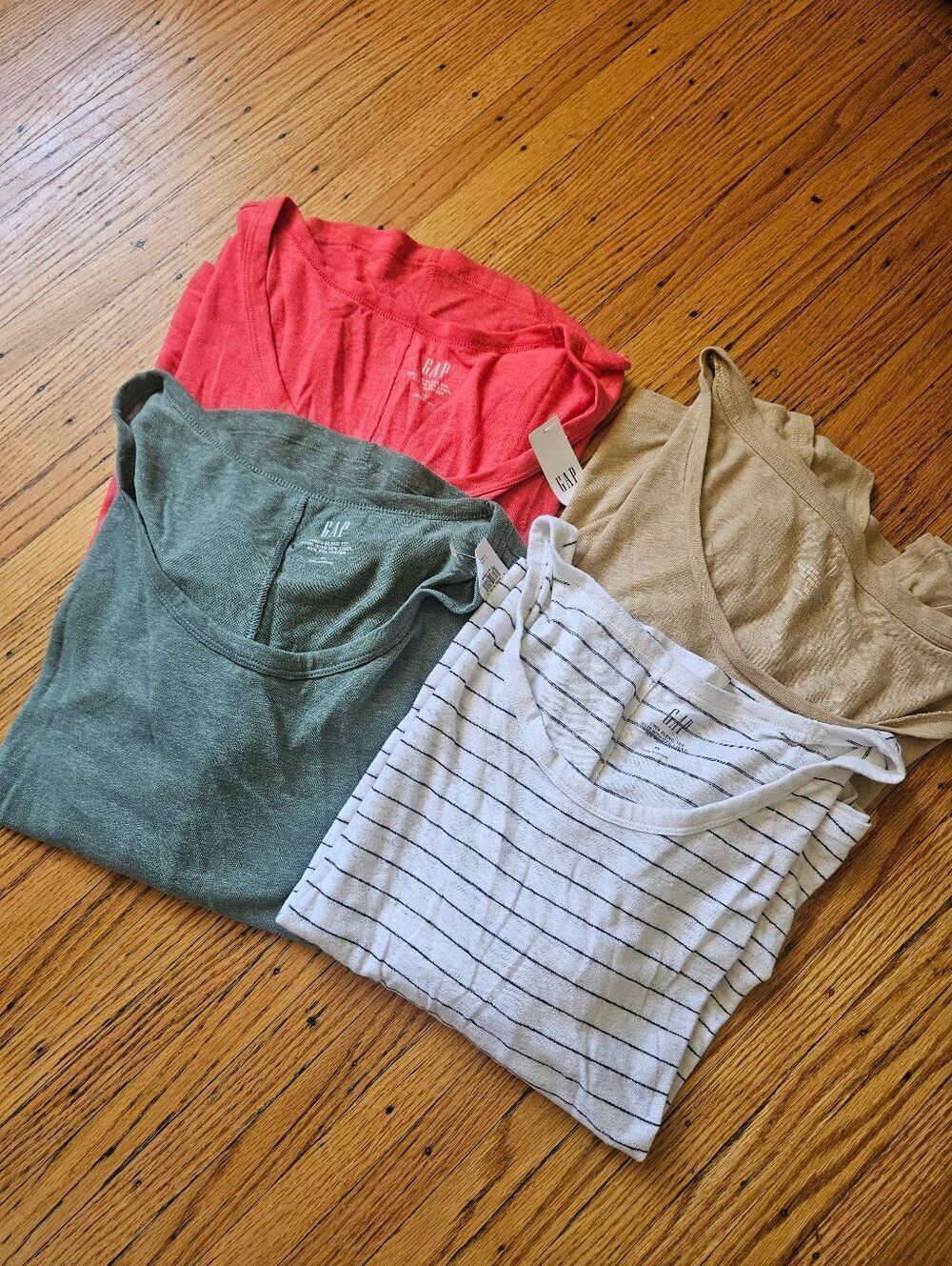 GAP Linen Blend V-Neck Tee Bundle 4 Tops Mixed Colors Size XL Casual Basics